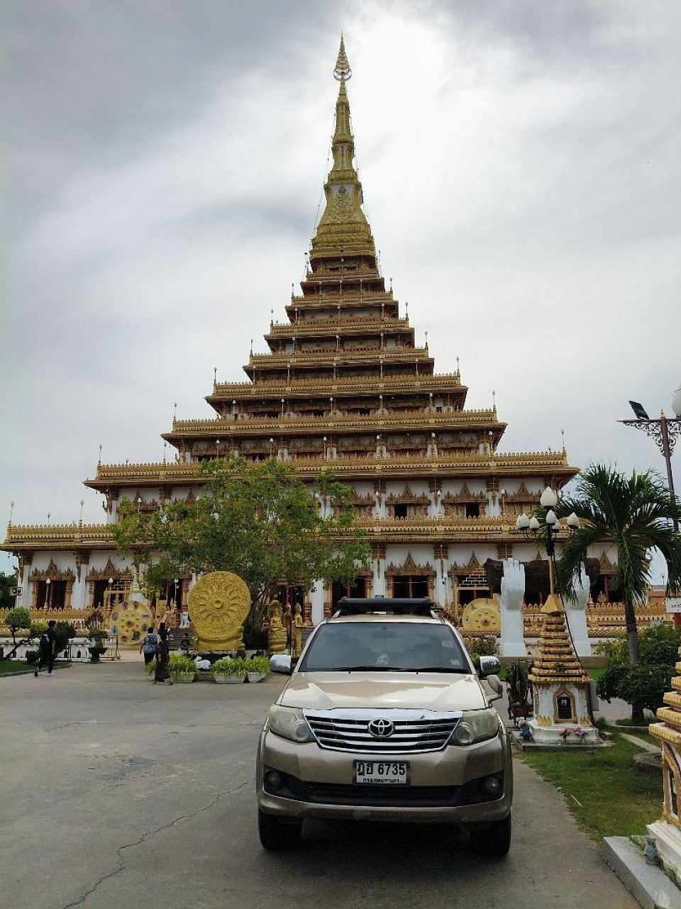 พระมหาธาตุแก่นนคร ขอนแก่น · ที่อยู่ : ตำบลในเมือง อำเภอเมืองขอนแก่น จังหวัดขอนแก่น · เปิดให้เข้าชม : 08.00-18.00 น. ·