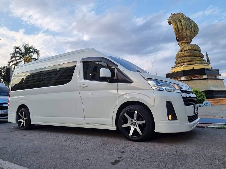 เช่ารถตู้ VIP V8ที่นั่งถึงV9ที่นั่ง